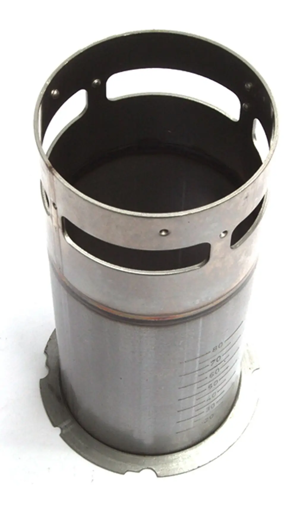 Zylinderförmiges Brennerrohr aus Metall mit sichtbaren Maßskalen. Geeignet für Anwendungen von Daikin in Öl-Brennwertsystemen.